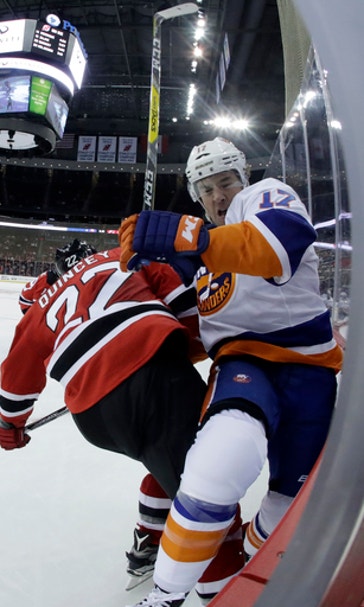 Frk, Smith score in 2nd period, Red Wings beat Penguins